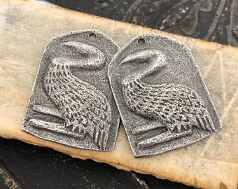 Dijes de grulla con acabado envejecido, hechos a mano, artesanales, componentes para la fabricación de joyas, peltre fundido a mano, metal plateado, suministros