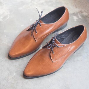 Sapatos Oxford Marrons, Oxfords Planos Elegantes, Oxfords Feitos à Mão, Oxfords com Cadarços, Sapatos de Escritório Elegantes imagem 2