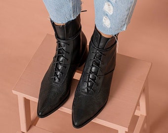 Femmes Black Snake Leather Lace Up Ankle Boots, Confortable Élégant Pointy Short Boots