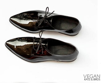 Black Vegan Oxfords, Classic Flat Shoes, Shiny Black Shoes, Hipster Shoes, Cool Shoes For Women, Pointed Lace Shoes