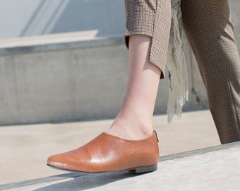 Scarpe basse in pelle marrone chiaro, scarpe personalizzate da donna, scarpe eleganti, scarpe eleganti, mocassini marroni, scarpe formali da ufficio, scarpe minimaliste