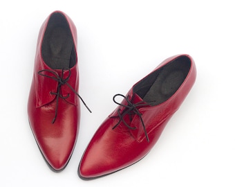 Richelieus rouges faits main, Chaussures de ville élégantes, Chaussures à lacets à bout pointu, Chaussures plates confortables à la mode, Richelieus rouges pour femmes