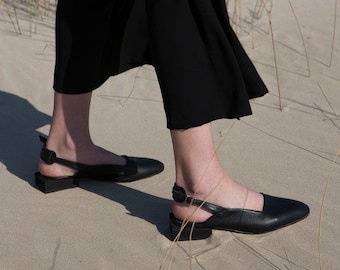 Damen Schwarze Ledersandalen, elegante Fußband Sandalen, flache bequeme Sandalen, spitz zulaufende Sandalen, Sommerschuhe, handgemachte Schuhe