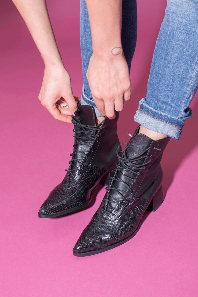 VIV' UP ANKLE BOOTS IN BLACK TECHNICAL FABRIC FLEECE LINING