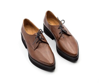 Plattform Oxfords, braune Lederschuhe, Spitztoh flache Schuhe für Frauen, modische Hipster Schuhe