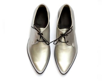 Zapatos Oxford veganos finos plateados para mujer