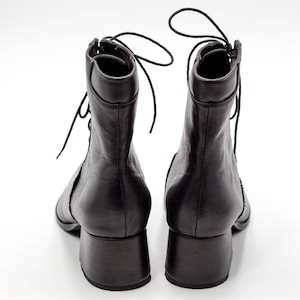 Womens Black Snake Leather Lace Up Ankle Boots, Comfortable Stylish Pointy Short Boots image 7
