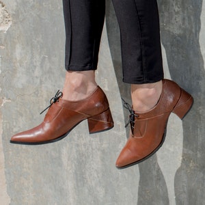 Brown Textured Leather Oxford Shoes with 5 cm Heels, Oxford Pumps, Comfortable Everyday Women Ankle Shoes