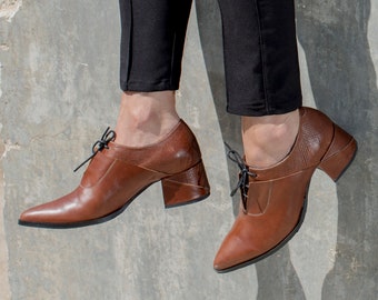 Braune Oxford Schuhe mit strukturiertem Leder mit 5 cm Absatz, Oxford Pumps, Bequeme Damen Fußschuhe
