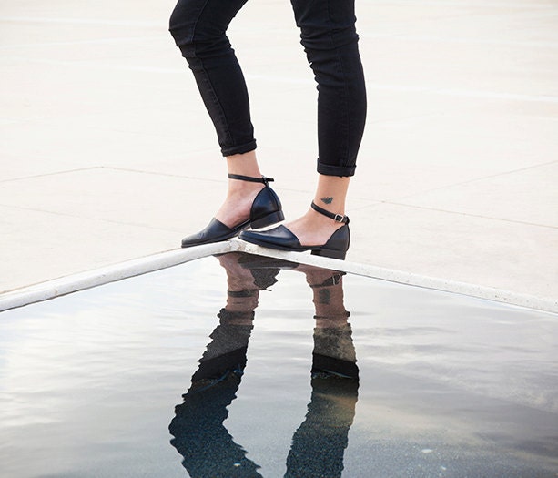 closed toe flat sandals with ankle strap