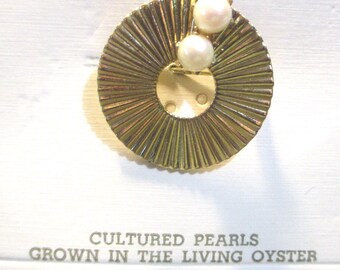 Vintage Cultured Pearl Circle Pin by Brookcraft