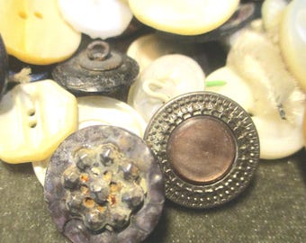 Lot of 40 Vintage Pearl, Mother of Pearl Buttons