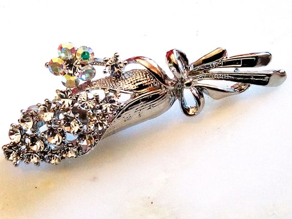 CRYSTAL BOUQUET BROOCH! Gorgeous Floral Pin/Acces… - image 9