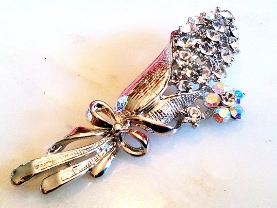 CRYSTAL BOUQUET BROOCH! Gorgeous Floral Pin/Acces… - image 3
