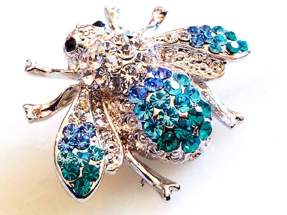 RHINESTONE BEE BROOCH! Signed S L. Adorable Figur… - image 1