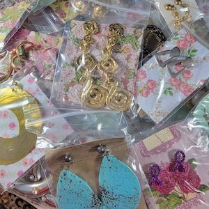 Pendientes Boho Vintage a granel Upcycle Jewelry Destash Box #74; Lote de suministro de ensamblaje