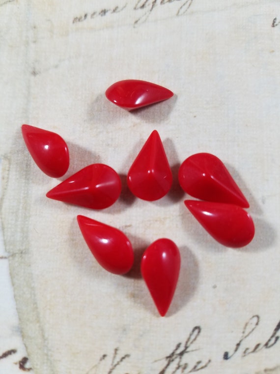 Cherry Red Vintage Glass Pear Bezels 13/8 mm package of 8; Made in Japan; Red Pear Bezels; Vintage Milk Glass Rhinestones