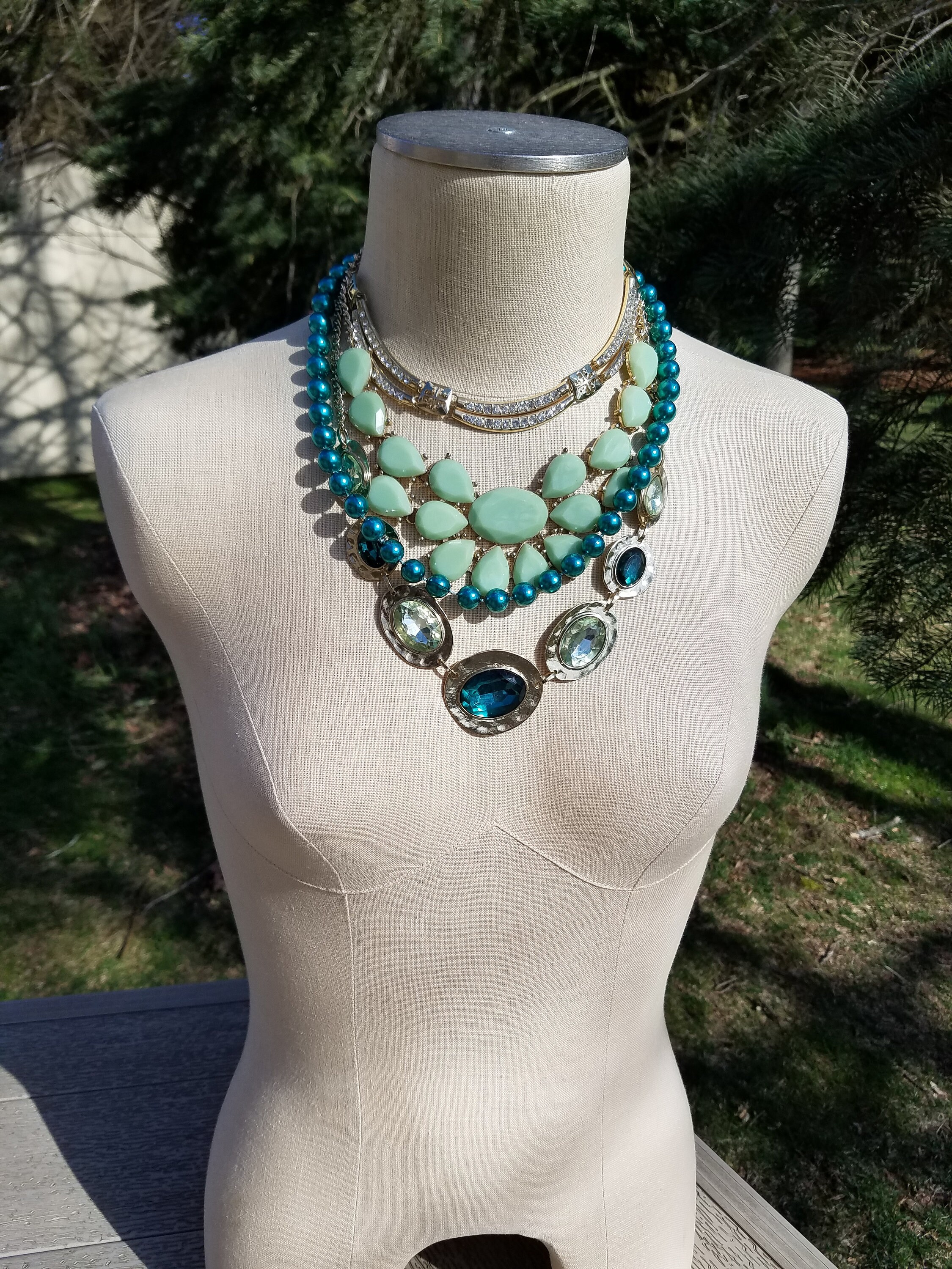 Emerald Green Bling Necklace Jewelry Set A04; Gold and Green Statement