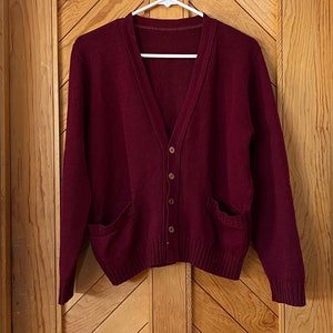 vintage knit cardigan cropped fitted cranberry burgundy wool 1950s - 1960s cute grunge size S/M