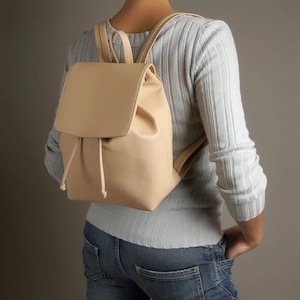 Leder Rucksack Geschenk für Teenager Mädchen Kleiner Rucksack Made in Ukraine Süßer Rucksack Beige Rucksack Geldbörse Designer Handtasche Vegan Geschenk für sie