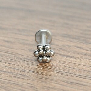 Tragus Jewelry Stud - Acciaio chirurgico per piercing alla cartilagine - Orecchino Helix - Orecchino posteriore piatto Conch - Labret filettato internamente