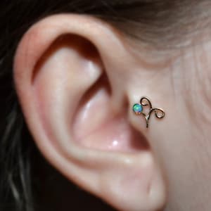 Gold Tragus Ohrstecker 2mm Opal - Nasenstecker - Tragus Piercing - 18g Knorpel Hoop Ohrring - Forward Helix Ohrring - Tragus Ohrring