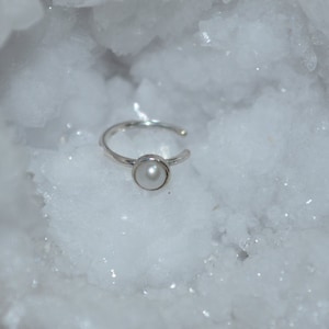 Small Silver 3mm Pearl Tragus Cuff 16g - Fake Nose Ring - Fake Cartilage Earring - Faux Piercing - Conch Cuff 16 gauge - Fake Conch