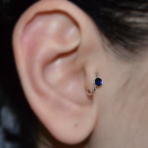 Pendiente Tragus - Perforación de nariz de plata - Anillo de hélice - Aro de tragus de zafiro - Perforación daith - Anillo de cartílago - Joyería de torre - Anillo de nariz 16g