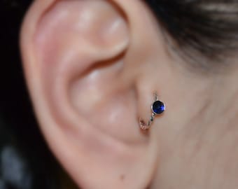 Tragusoorbel - zilveren neuspiercing - Helixring - tragusring saffier - Daith Piercing - kraakbeenring - torensieraden - neusring 16 g