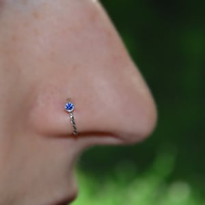 Silberner Nasenring-Reifen – Nasenstecker – 2 mm Saphir-Tragus-Ohrring – Knorpel-Reifen-Ohrring – Daith-Ohrring – 16 g Rook – Conch-Piercing