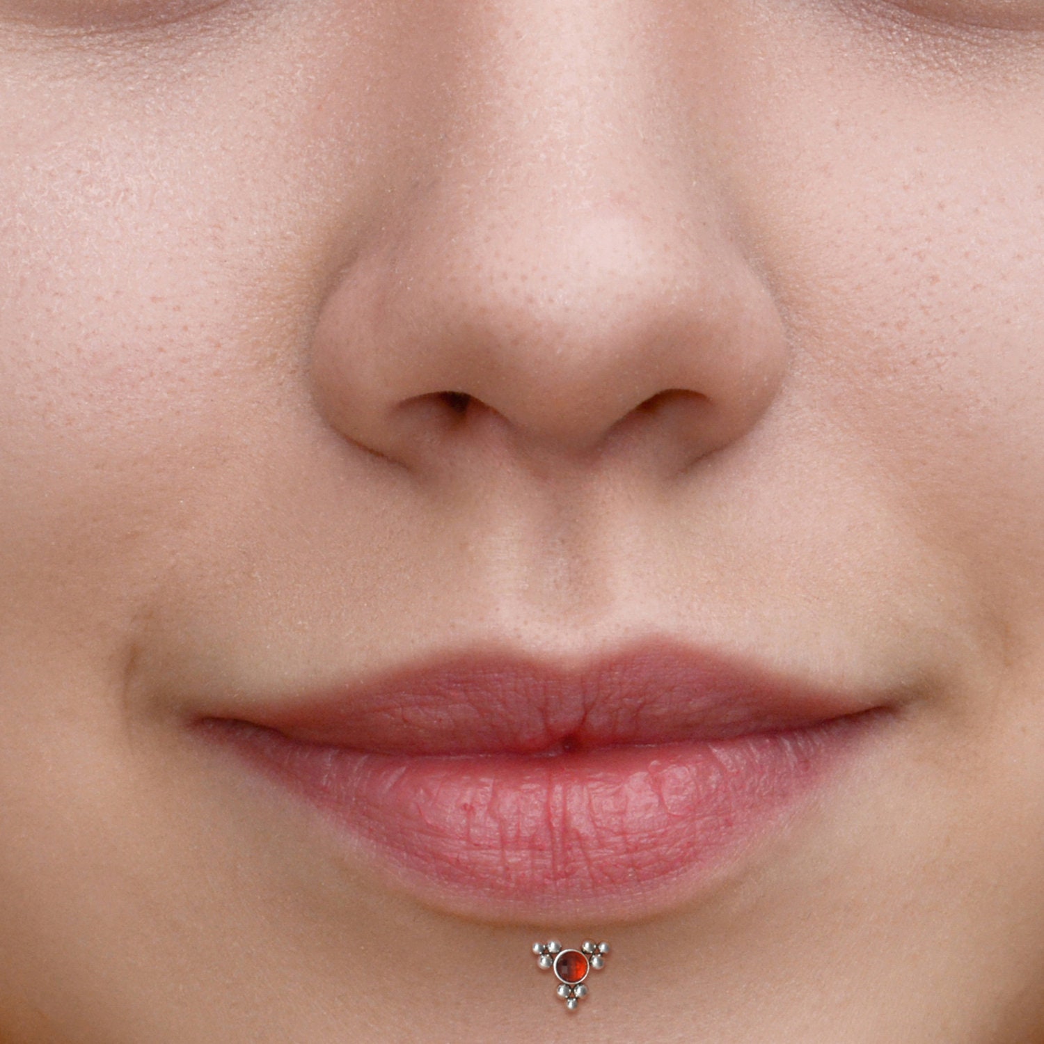 Piercing Labret O Monroe De Perla Y Acero Quirúrgico - 8 Mm De Largo, 1.2 Mm De Grosor, Ideal Para Labio U Oreja
