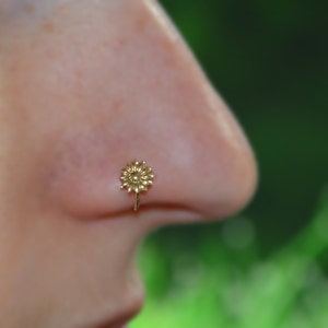 Nose Ring Hoop - Gold Nose Stud - Helix Piercing - Tragus Jewelry - Cartilage Earring - Septum 20g - Rook Earring - 6mm Flower Nose Piercing