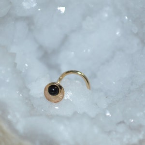 Perno per naso in onice da 2 mm 18g - Anello per naso in oro - Perno per orecchino trago - Perno elicoidale - Perno per cartilagine - Perno per trago - Vite per naso 18g
