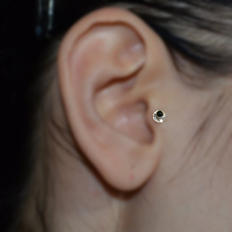 Tragus Stud Helix Stud Nose Screw 18g Gold Nose Ring Cartilage Stud Tragus Earring Stud 2mm Onyx Nose Stud 18g