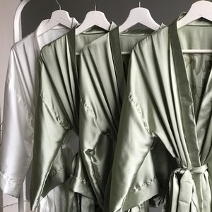 Brautjungfer Roben. Langes Gewand. Brautjungfer Geschenk. Kimono. Brautparty Roben. Seidiger Satin Personalisierte Roben. Umstandsmantel. Hochzeitsroben.