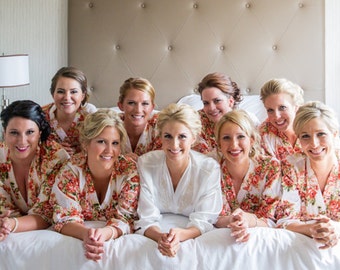 Set Brautjungfer Robe, weiße Blumen Robe, Brautjungfern Roben, Brautjungfer Robe, Baumwolle Brautjungfern, maßgeschneiderte bestickte Roben, Kimono Robe