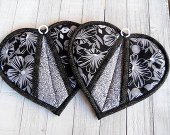 Set of 2 Philadelphia 76ers Heart Shaped Pot Holders
