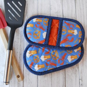 Pincher Pot Holders, Set of 2: Quilted Seafood Potholders, Pocket Pot Pinchers! Oval Hotpads, Lobster Beer Fest! Kitchen Gift, Gift for Mom