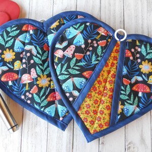Handmade Potholders Trivets: Set of 2, Modern Floral,  Quilted Oven Mitts, Heart Pocket Pot Holders, Chef Gift, Gift for Cook, Kitchen Decor