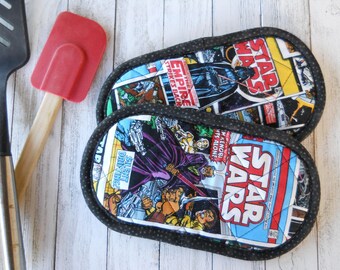 Pincher Pot Holders, Set of 2: Quilted Comic Book Star Wars Potholders, Pocket Pot Pinchers! Oval Hotpads