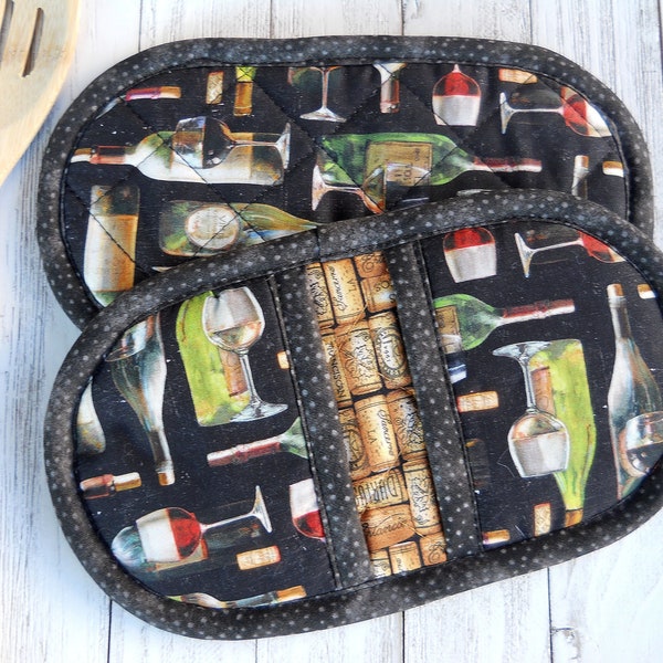 Pincher Pot Holders, Set of 2:  Italian Wines! Quilted  Fingertip Potholders, Pocket Pot Pinchers! Mini Oval Hotpads