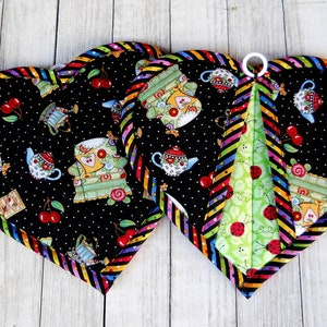 Quilted Pot Holders,  Set of 2: Vintage Mary Engelbreit, Chair of Bowlies, Handmade Pocket Potholders, Heart Oven Mitts