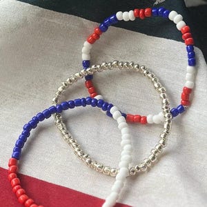 Set mit 3 Rot, Weiß und Blau Perlen Armbänder