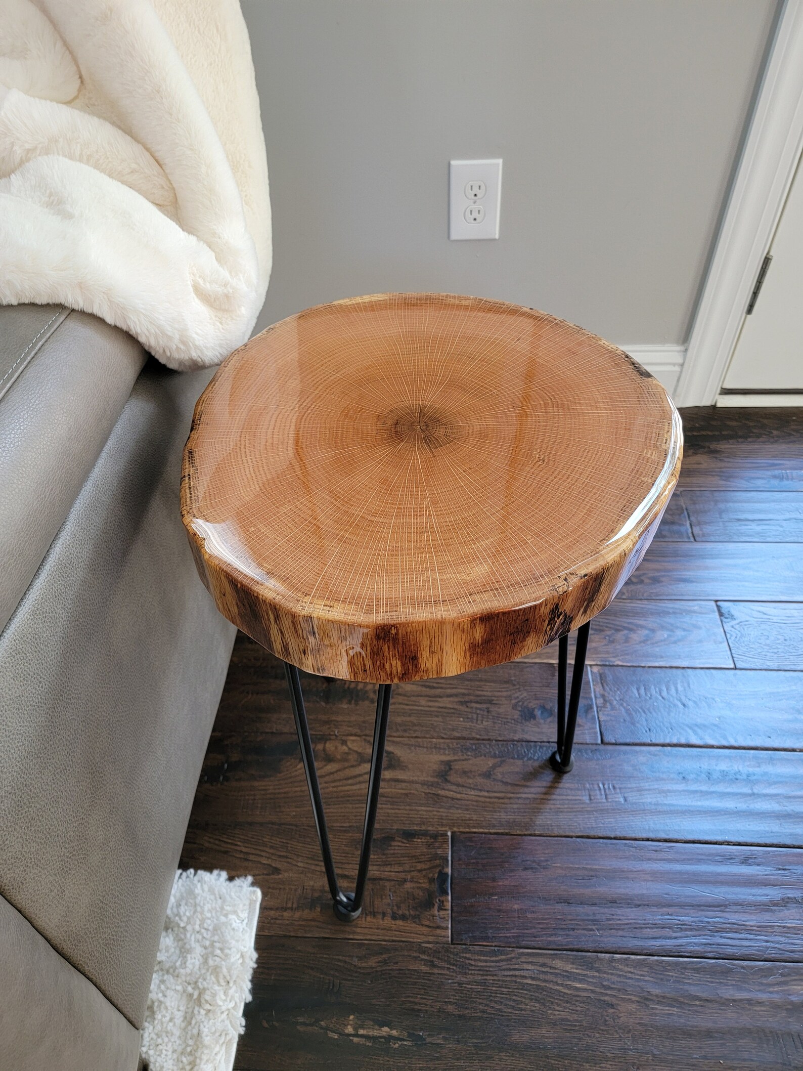 Wood Slice End Table Live Edge Wood End Table Hairpin Legs Etsy