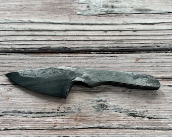 Coltello forgiato a mano