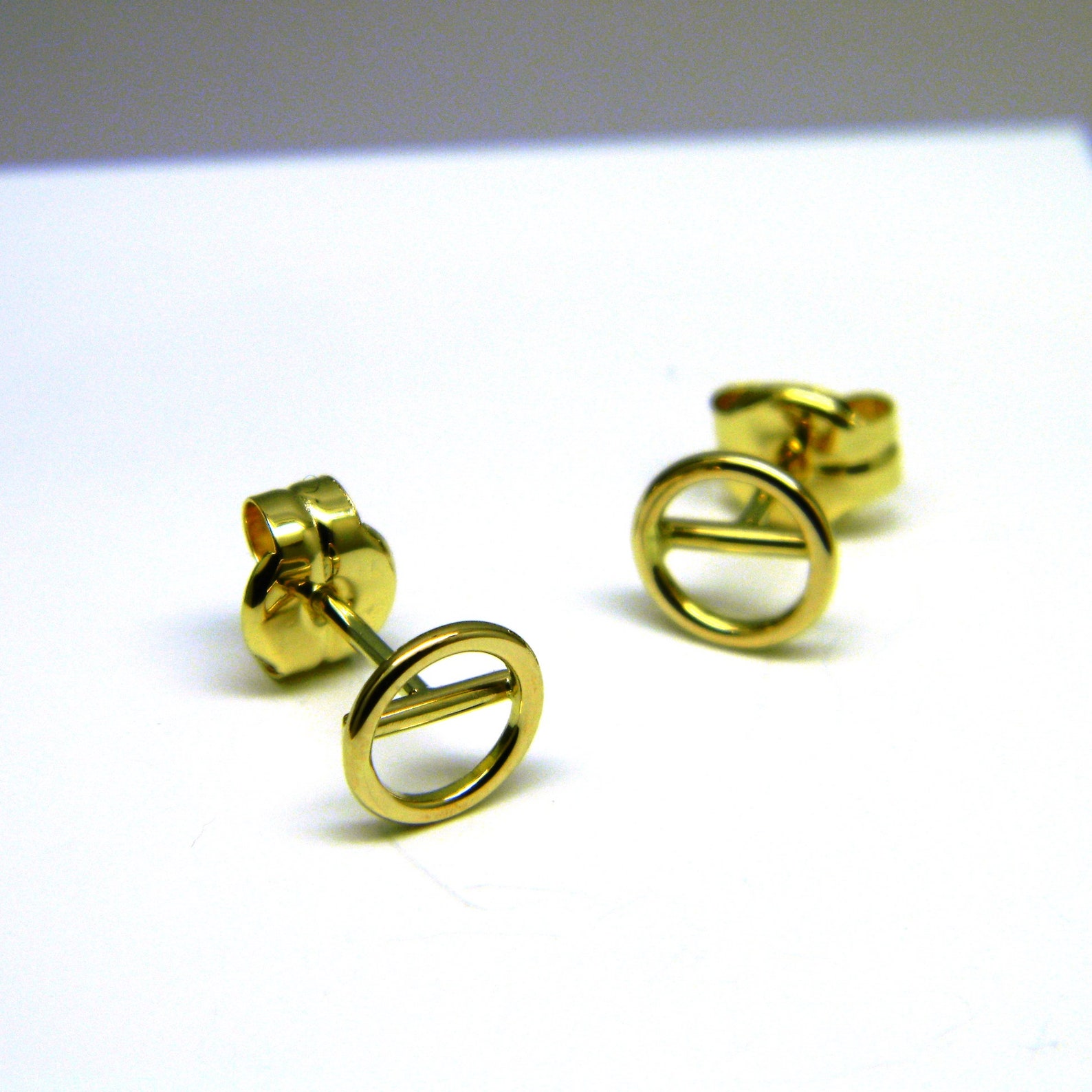 Circle Stud Earrings Solid Gold 18kzero Earringring Etsy