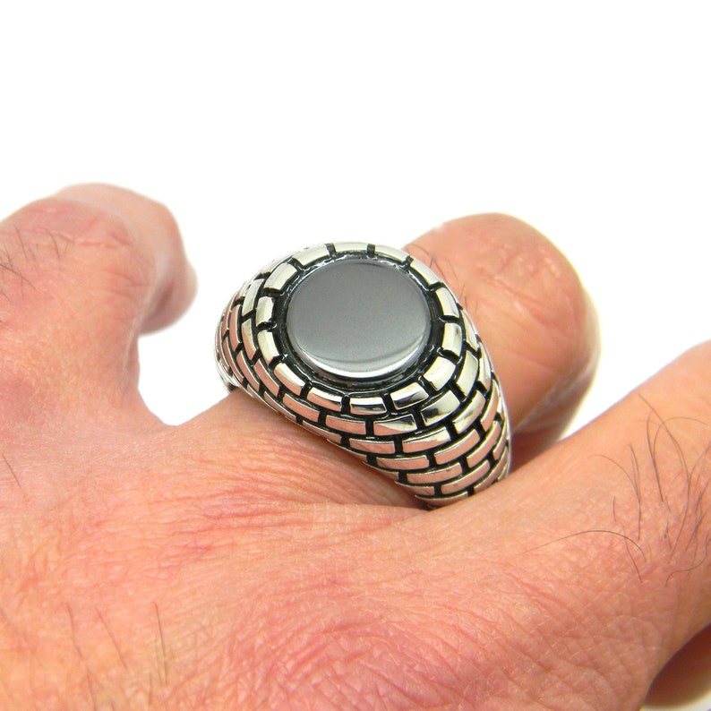Large silver 925 signet ring,12 mm hematite disk,brick wall enamel,large size,chevaliere homme,pattern ring,gypsy ring,the wall