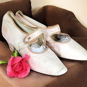 Antique 1910s-20s Ladies&#39; Pink Kid Leather Pumps