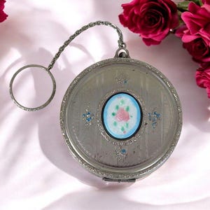 Antique Mayfair Compact with Makeup and Finger Chain