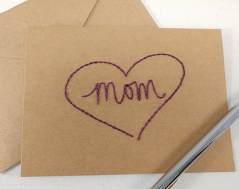 Tarjeta del corazón bordada de mamá (Kraft) - Tarjeta del día de la madre bordada - Tarjeta del corazón de la mamá